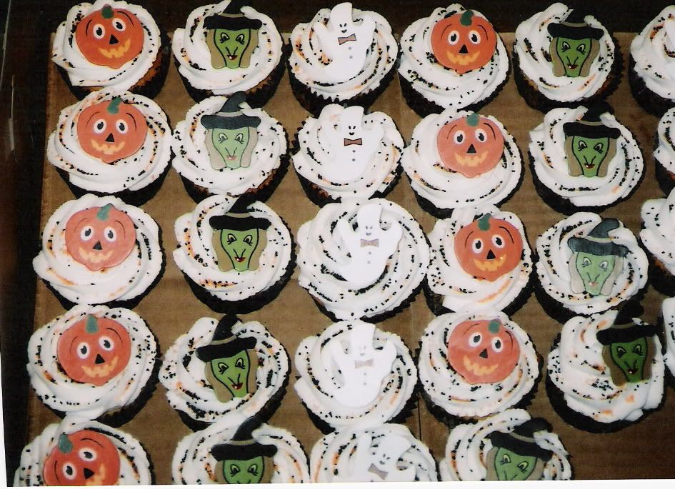 edd5.jpg Halloween cupcakes image by arins_photos