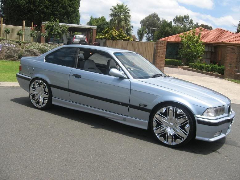 BMW 318is Coupe on 20inch dolche's with M3 options