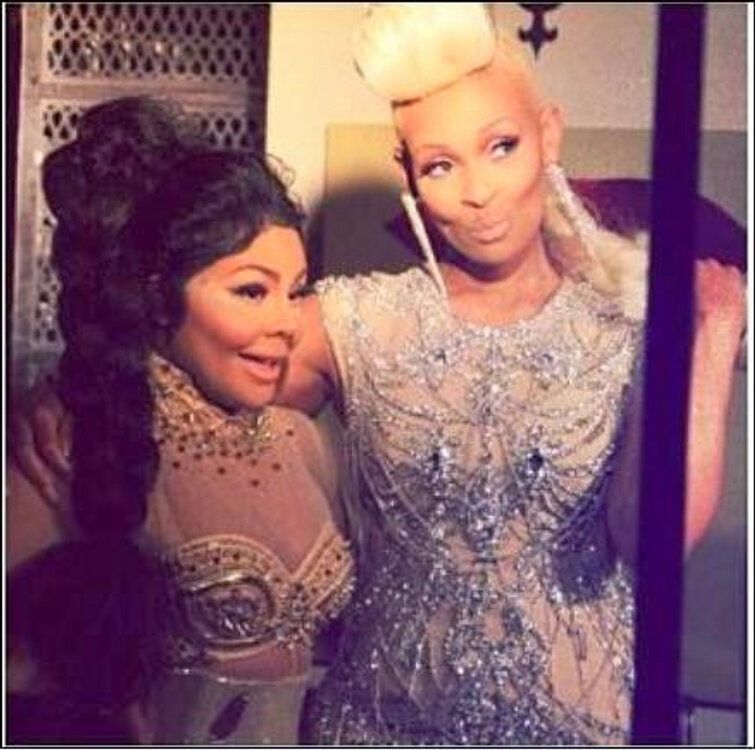 kimmiley5 zps6113c7ae photo kimmiley5 zps6113c7ae Lil Kim Remixes Rihannas Pour It Up + Takes Flicks with Elle Varner & Miley Cyrus